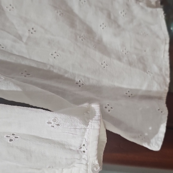 Old Navy Split Neck Eyelet Gauze Blouse Long sleeves white size small - Picture 7 of 11